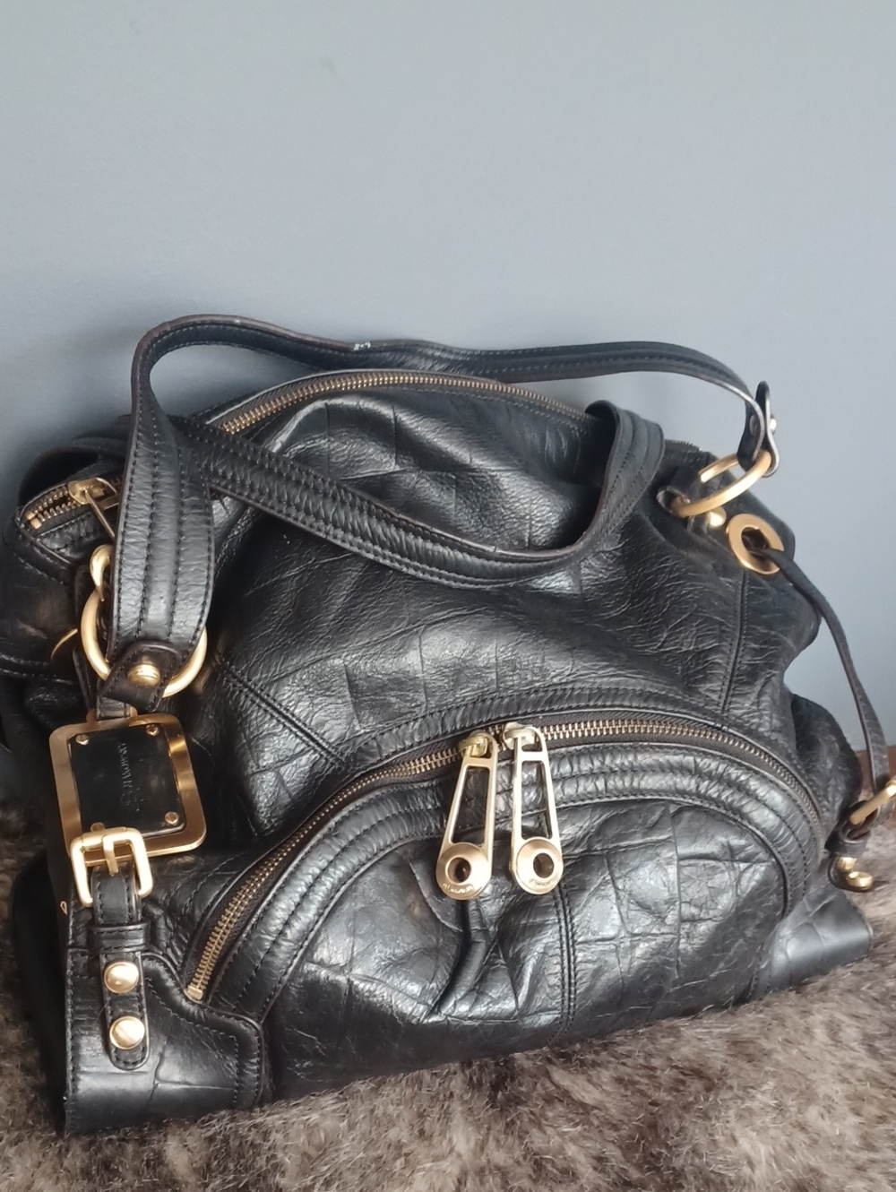 B Makowsky Chunky Large Leather Purse With Gold Hardware